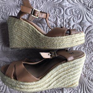 Size 8 Tan/Brown Mudd Wedges